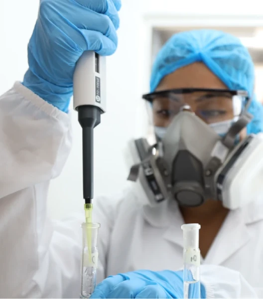 imagen de una mujer en un laboratorio